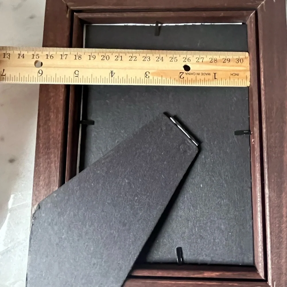 Vintage wooden picture frame 7”x9”